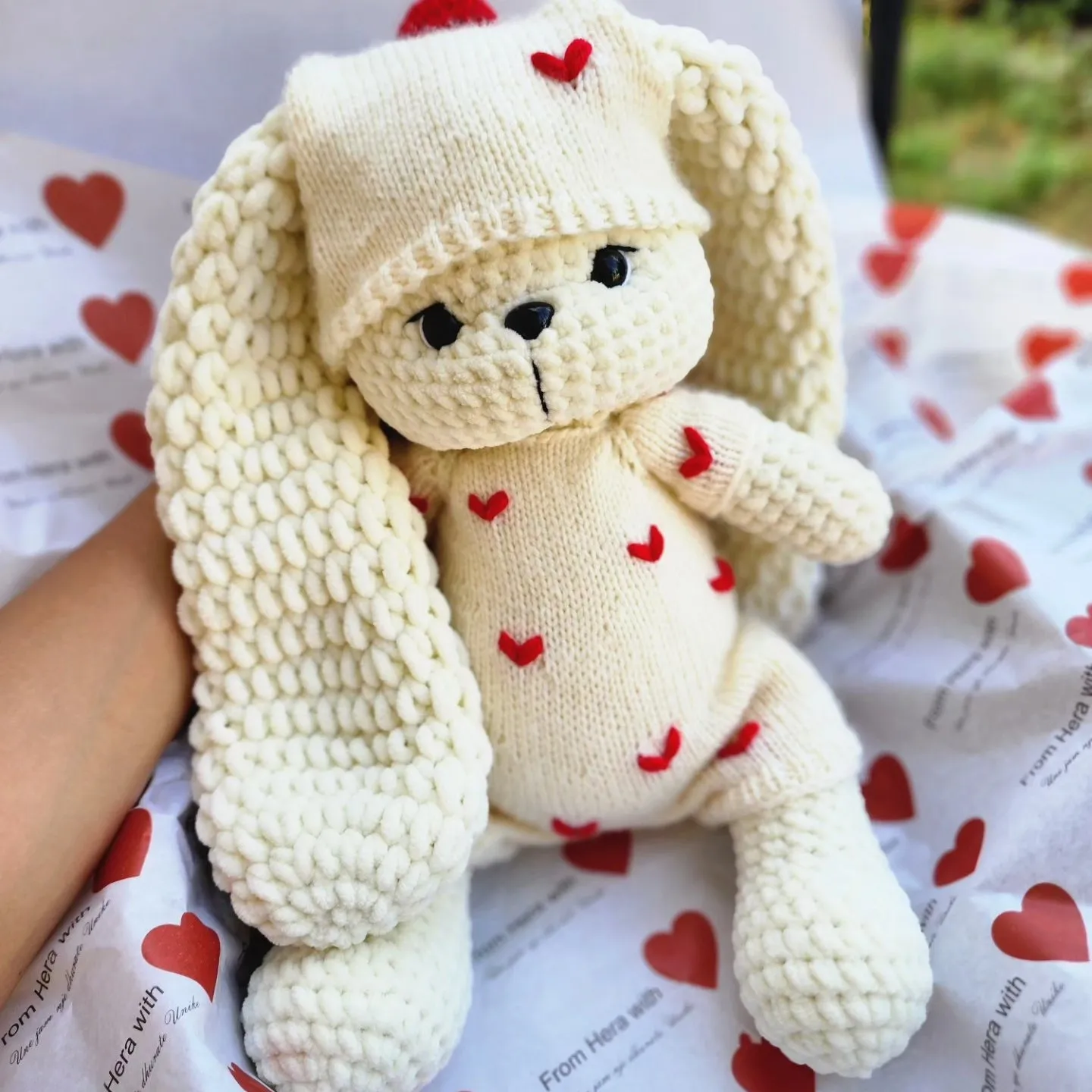 Lepurush kremi me zemra të kuqe, mbi letër paketimi «From Hera with love»